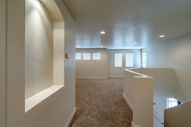 Building Photo - Stunning Home with 4 beds/2.5 baths and 3-Car Garage in Mulberry Estates