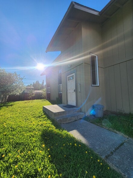 Entrance - 4004 Cope St