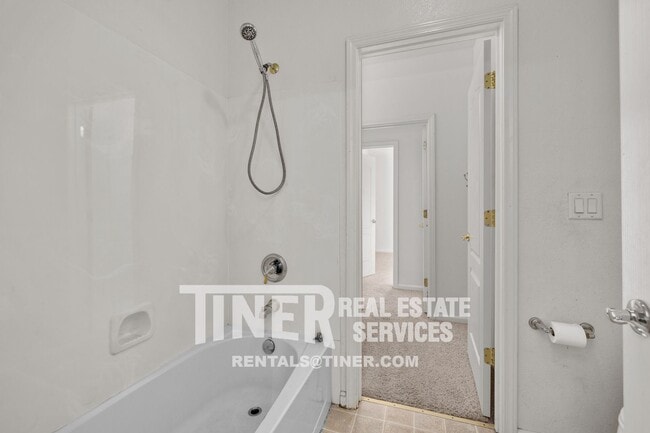 Building Photo - 6530 Aster Ct