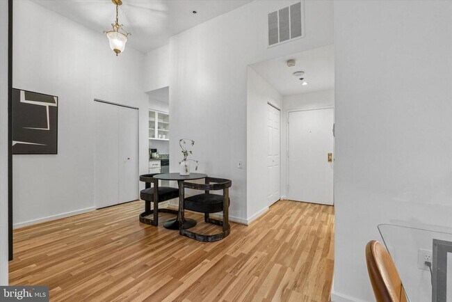 Building Photo - 315 New St