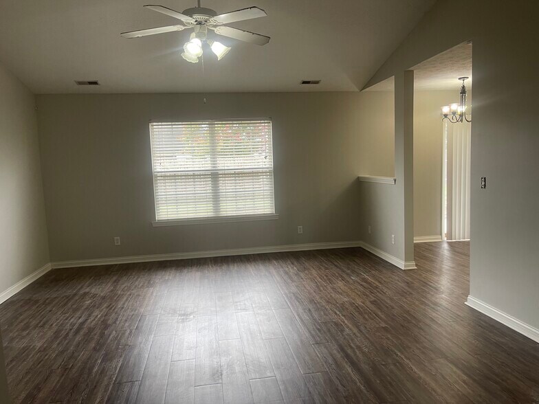 Building Photo - 406 Camden Cir