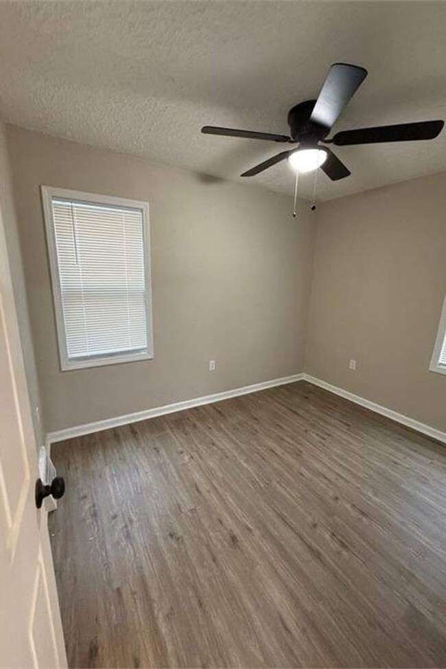 Building Photo - Renovated 3-Bedroom Home – We Welcome Sect...