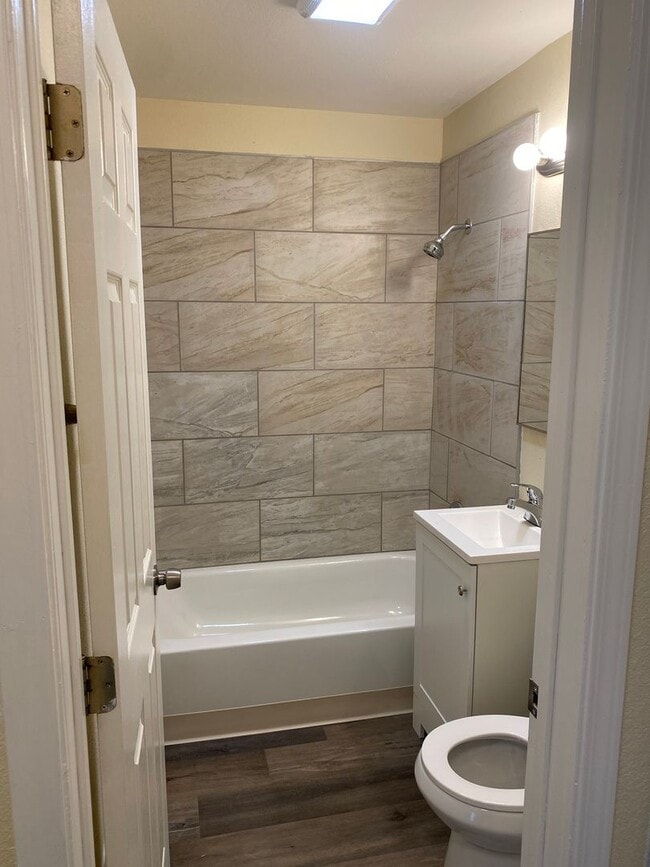 Building Photo - Welcome to SkyView Villa & Somerset Apartments!