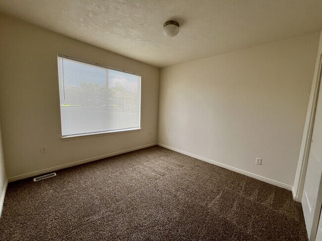 Building Photo - 5082 W Wind Rock Ln