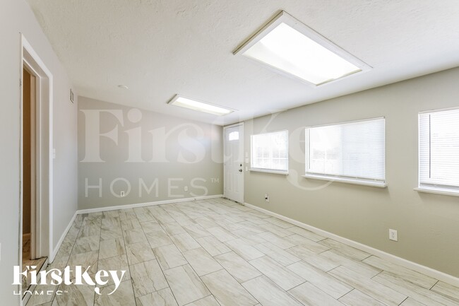 Building Photo - 1308 W Elm St