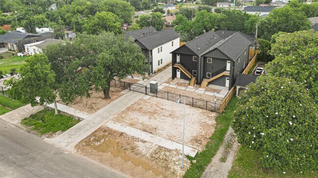 Building Photo - 418 Clinton Park St