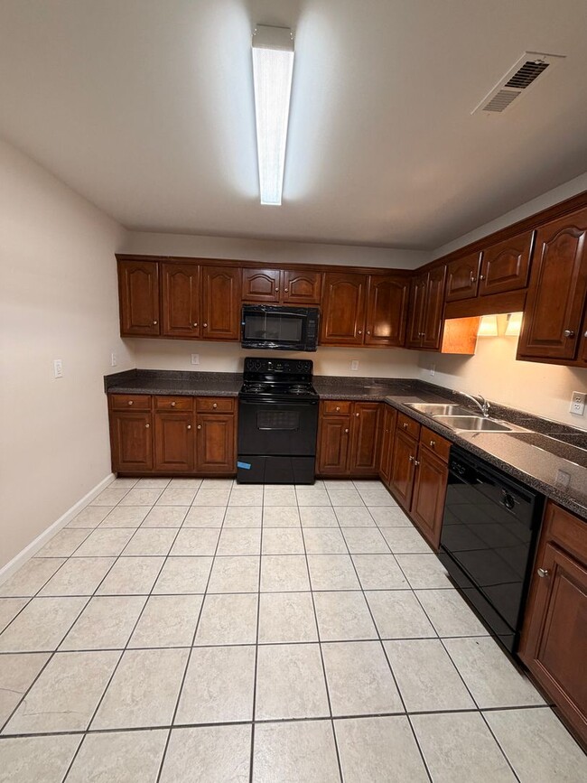 Building Photo - 110-112 Lyons Dr NW