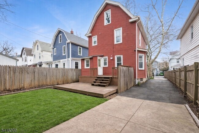 Building Photo - 32 Edgewood Rd