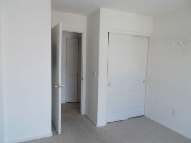 Building Photo - Move-In Ready 2BD/2BA Corner-Unit Condo in Guard-Gated Painted Desert!