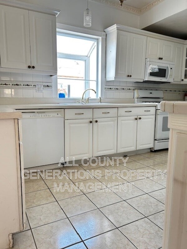 Building Photo - 1361 E 43rd St