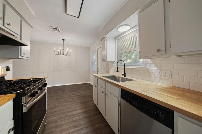 Building Photo - 1810 Mearns Meadow Blvd