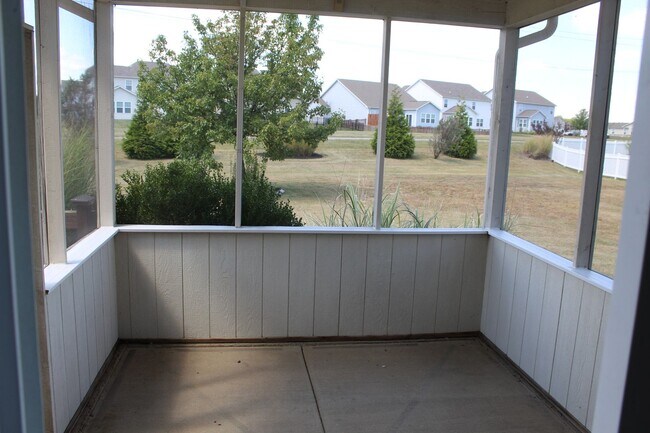 Building Photo - Now Available! Spacious 3 BR in Avon Schools