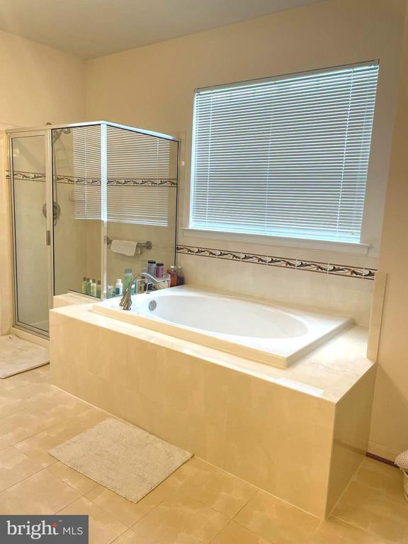 Building Photo - 7401 Travertine Dr