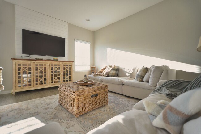 Building Photo - Beautiful Pond-Front Home Near Amelia Concourse