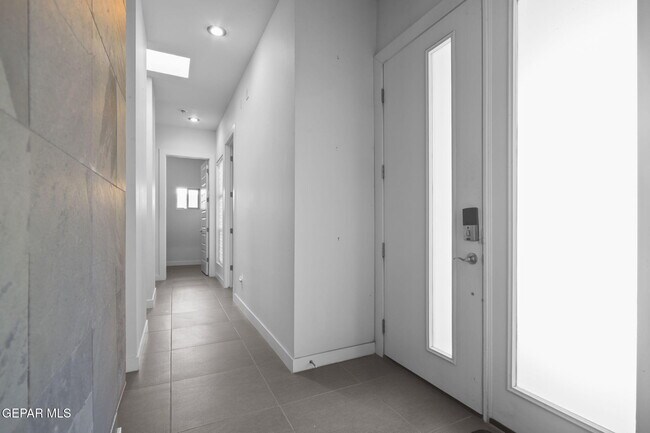 Building Photo - 5973 Cartagena Cir