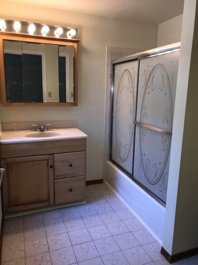 Building Photo - 1151804