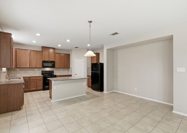 Building Photo - Move-In Ready Home in Landmark Pointe with Included Appliances