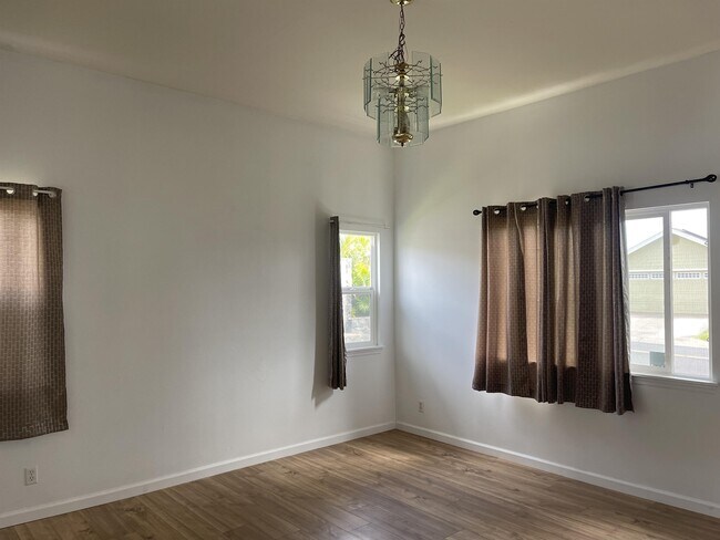 Building Photo - 137 Iao Loop