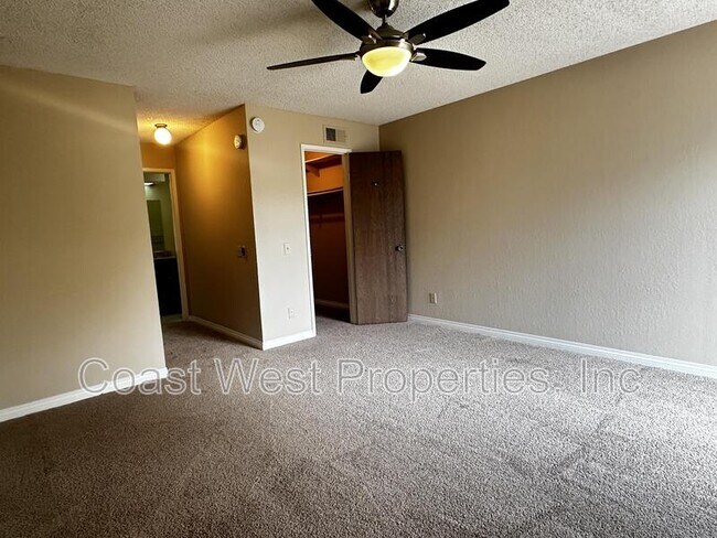 Building Photo - 9249 Village Glen Dr