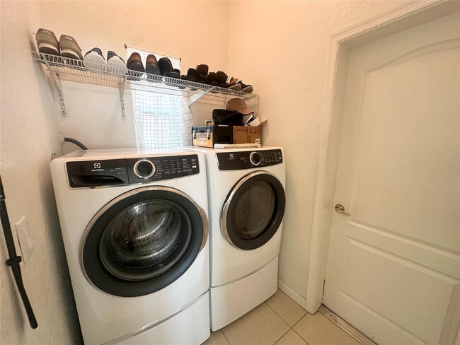 Building Photo - 6028 Santa Margarito Dr