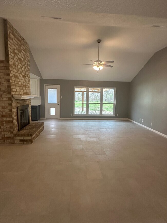 Building Photo - 501 Cindyrella Dr