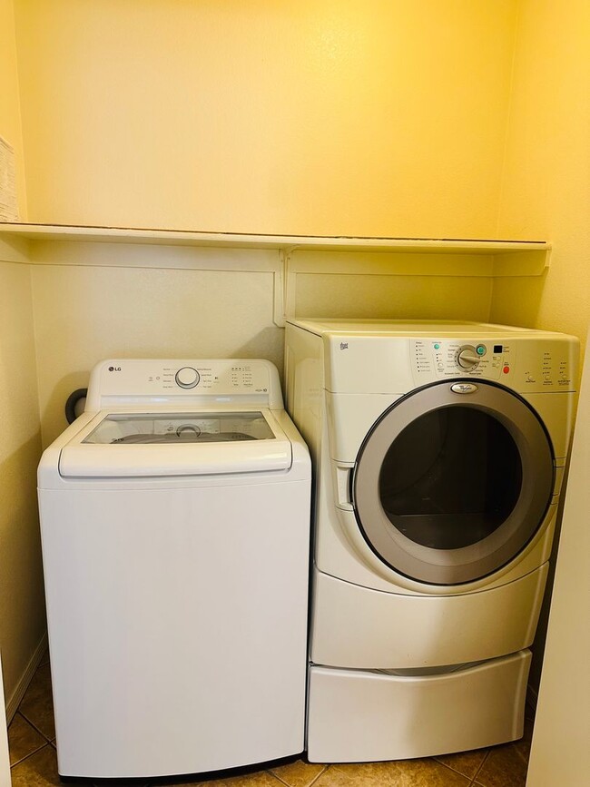 Building Photo - RANCHO DEL LAGO - 3 Bedroom 2 Bath - Priced Right!