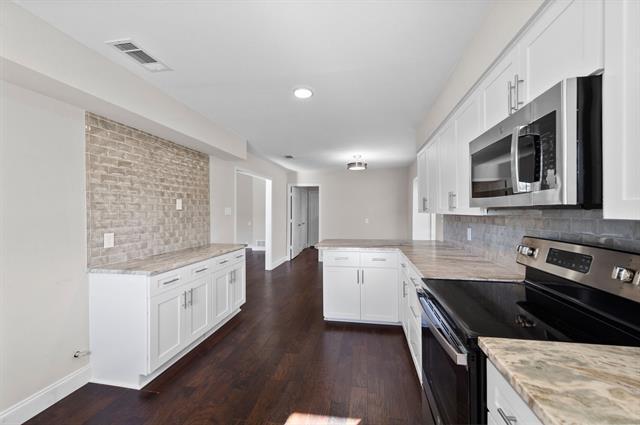 Building Photo - 207 Fresh Meadow Dr