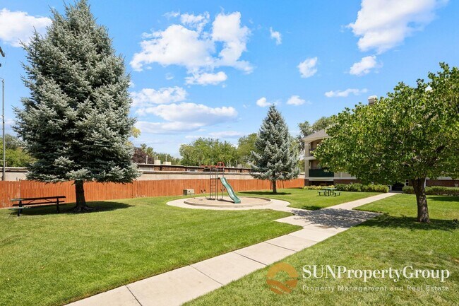 Building Photo - Luxury Condo In Desirable Salt Lake Community