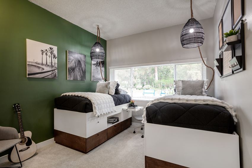 Building Photo - 411 Kelton Ave