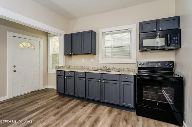 Building Photo - 1105 S 32nd St