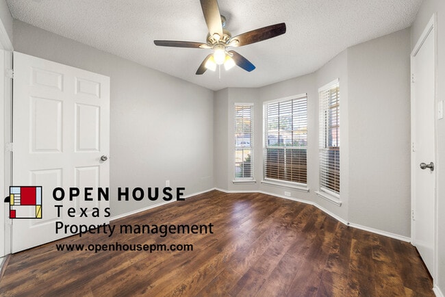 Building Photo - 4908 Shady Oak Trail, Grand Prairie