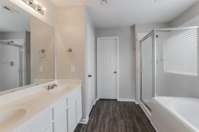 Building Photo - 32434 Hunter Park Ct