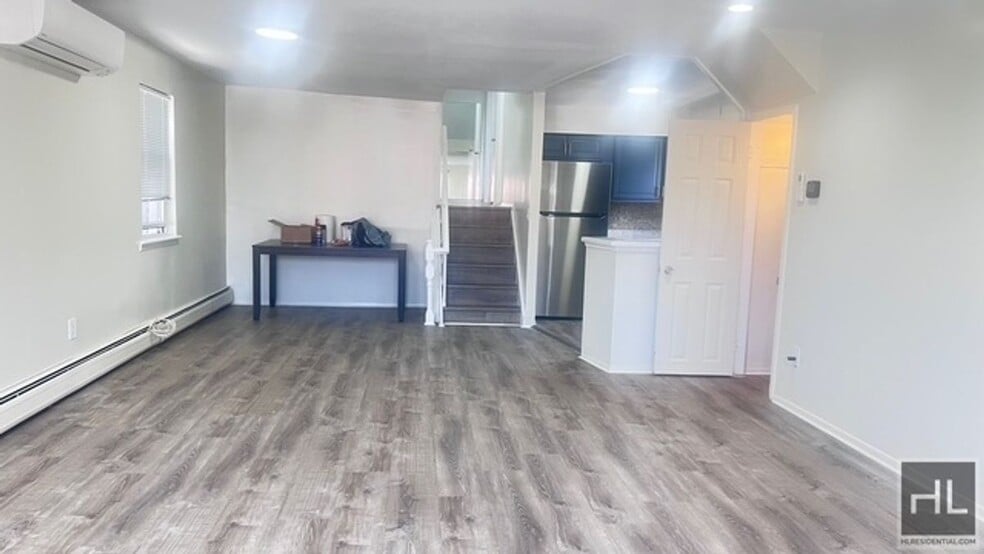 Building Photo - NEWLY RENOVATED 2 BEDROOM/2 FULL BATHROOMS...