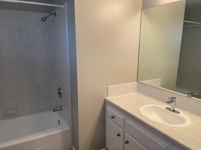 Building Photo - 129 Concord St