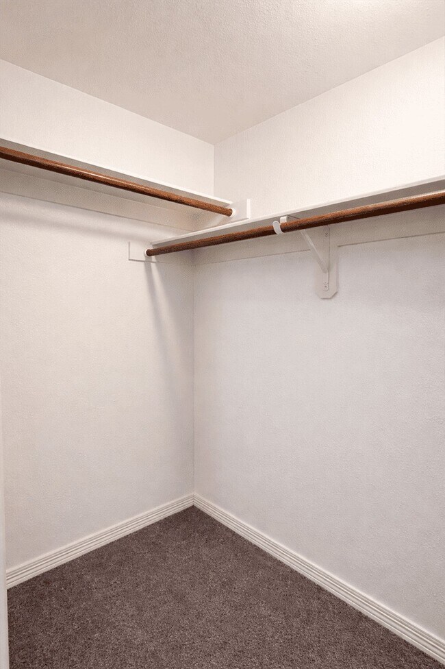 Building Photo - 2518 Staples St