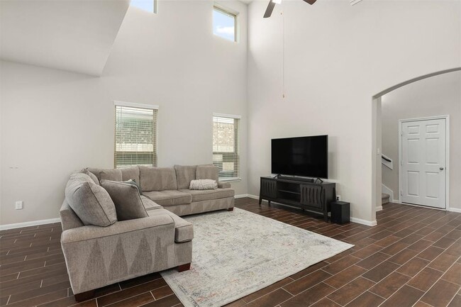 Building Photo - 13202 Villa Sola Dr