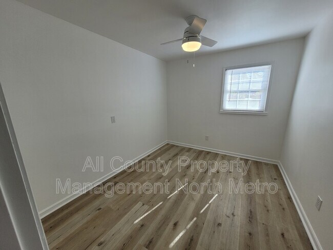 Building Photo - 180 Crestwood Ct