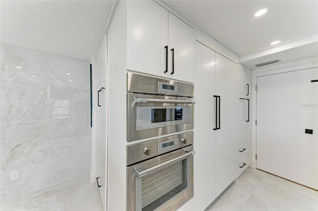 Building Photo - 603 Longboat Club Rd