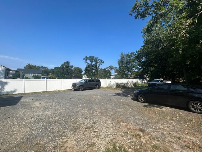 Building Photo - 347 Norwood Ave