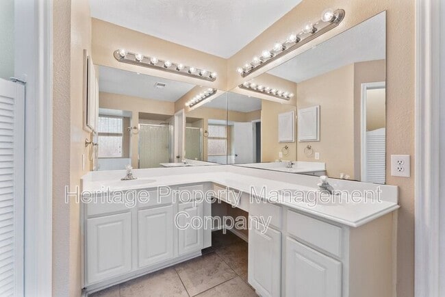 Building Photo - 13115 Almond Bend Dr