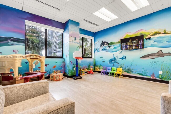 Building Photo - 999 SW 1st Ave