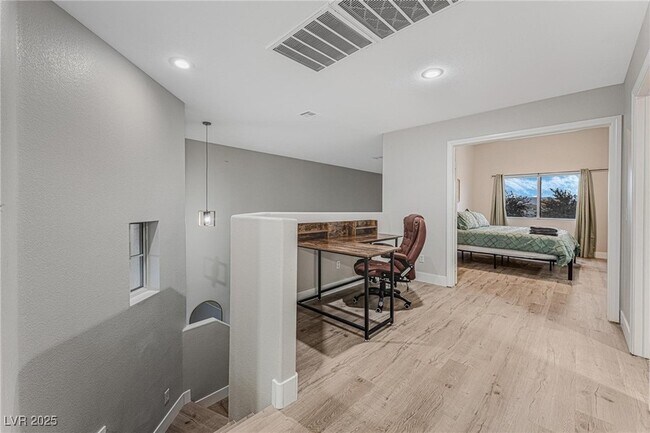 Building Photo - 519 Hall of Fame Dr