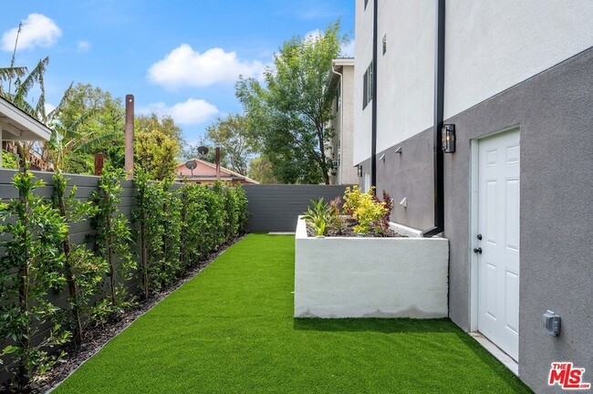 Building Photo - 7306 Independence Ave