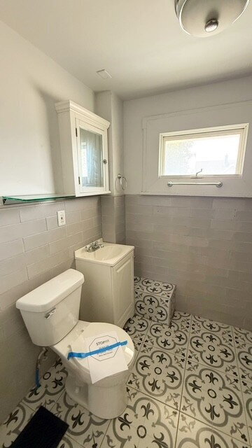 Building Photo - BATES HENDRICKS/GARFIELD PARK - 4 BR BEAUTIFULLY RENOVATED AVAILABLE NOW!