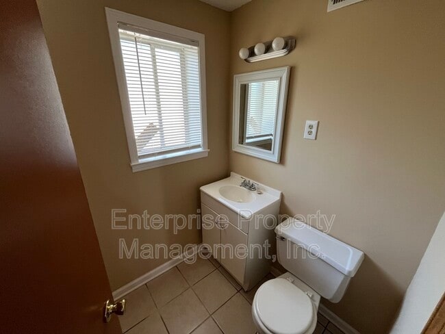 Building Photo - 3539 Glenshaw Dr