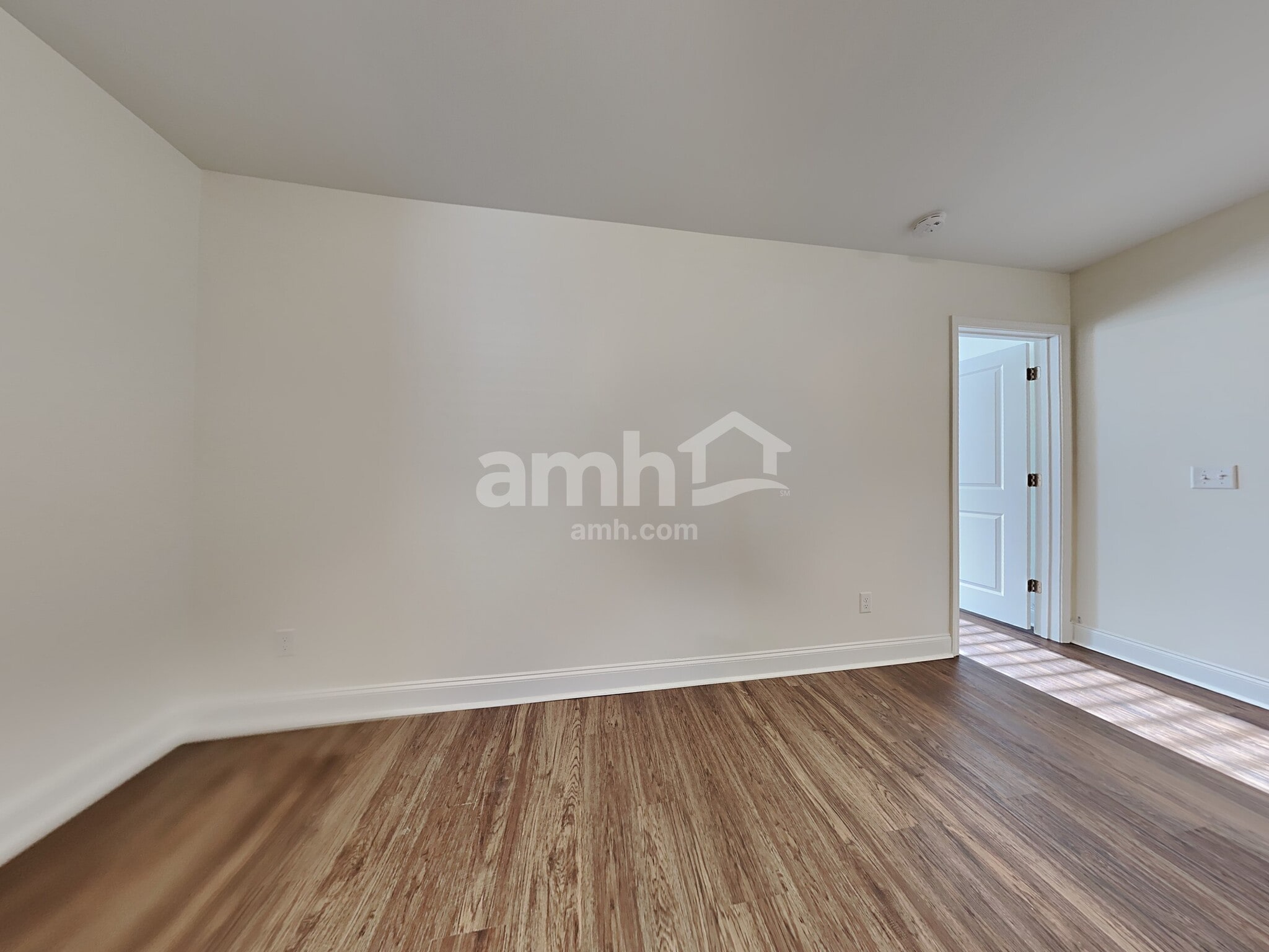 Building Photo - 533 Lateleaf Dr