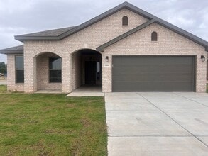 Building Photo - Pre leasing for July: 4-Bedrooms, 2-Bathroom
