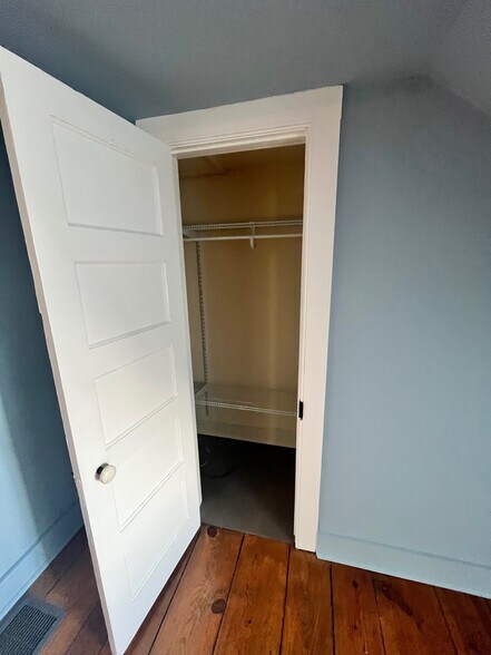 Building Photo - 612 Caroline St