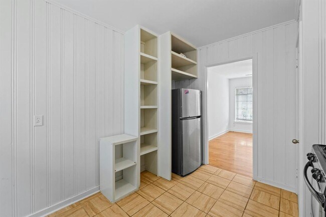 Building Photo - 301 E 34th St