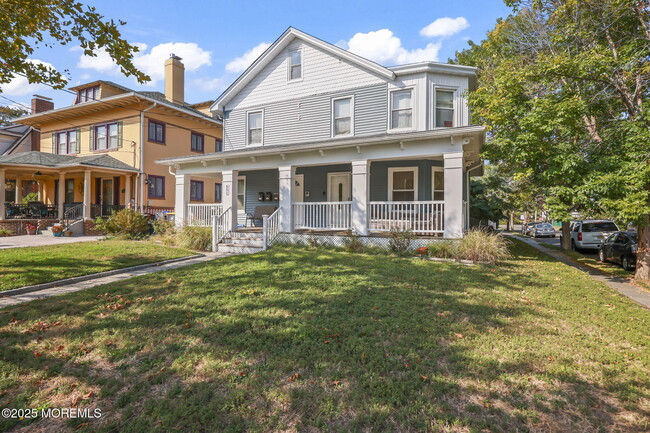 Building Photo - 601 4th Ave